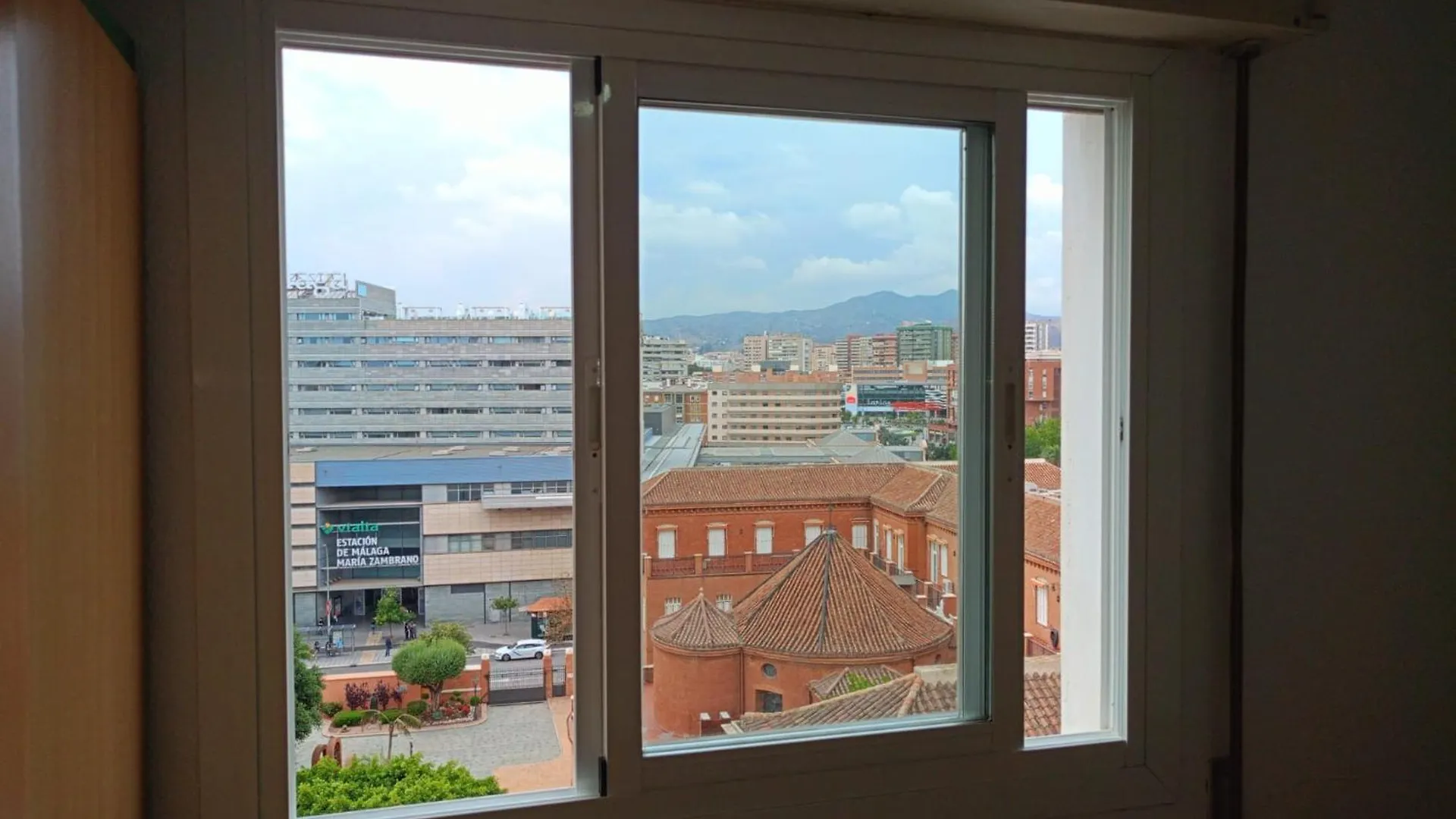 Habitacion Privada Comoda Centro Malaga Vialia Estacion De Tren Maria Zambrano Y Tambien Cerca A La Playa 0*,  Spain